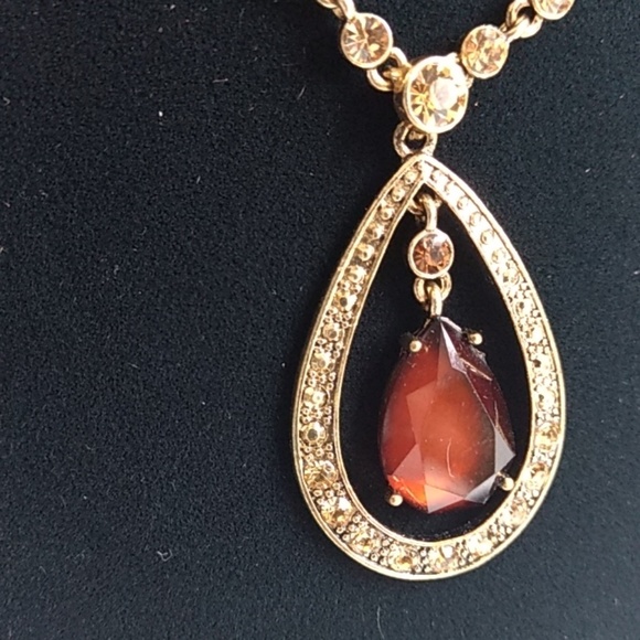 Avon Topaz Colored Teardrop Gift Set in The Box - Picture 3 of 8